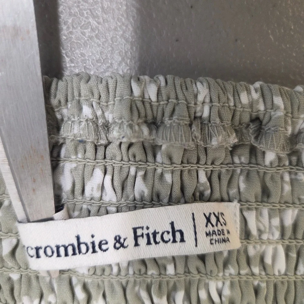 Abercrombie & Fitch Womens‎ Green Floral Blouse XXS Ruched Smocked Boho Fairy